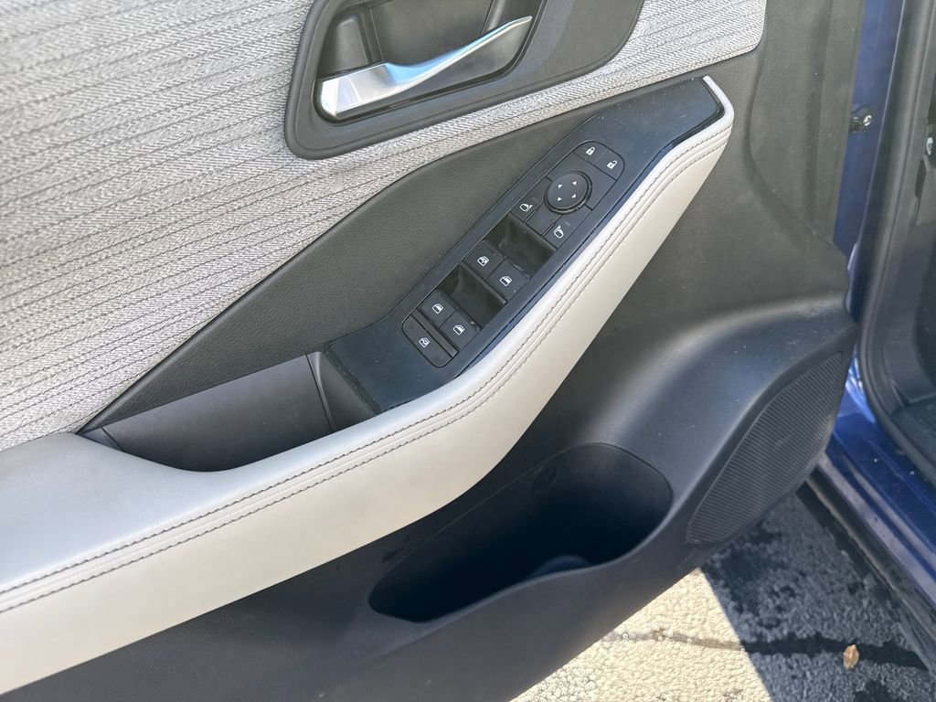 Used 2021 Nissan Rogue SV image 14