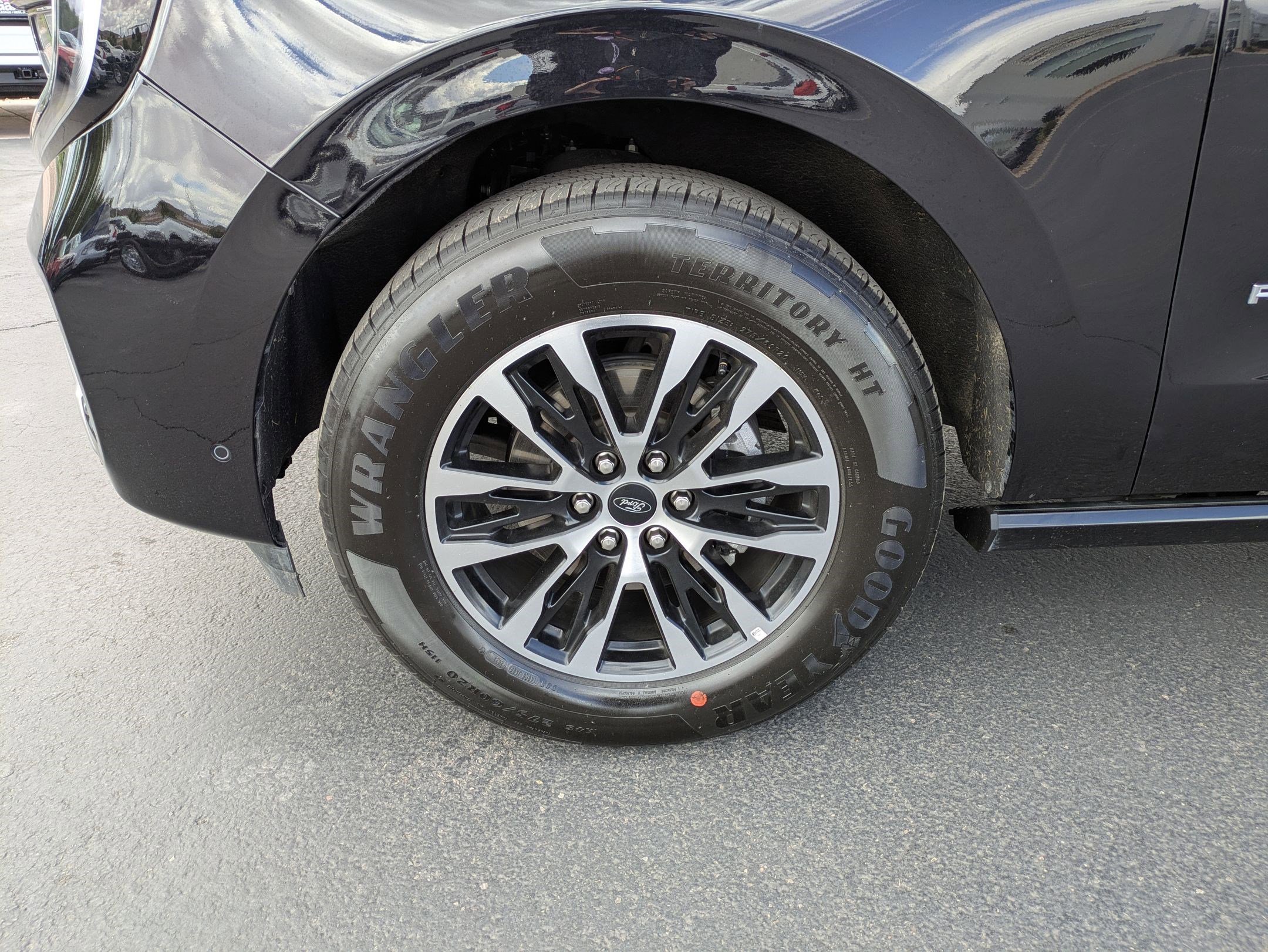 Used 2025 Ford Expedition Platinum image 13