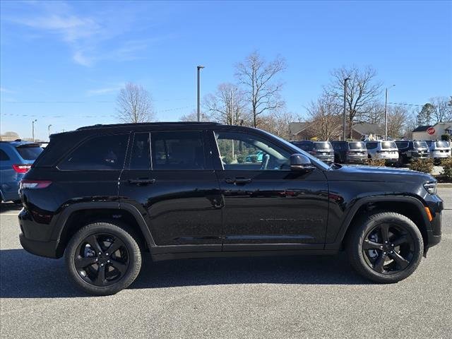 New 2025 Jeep Grand Cherokee Limited w/ Black Appearance Package image 2