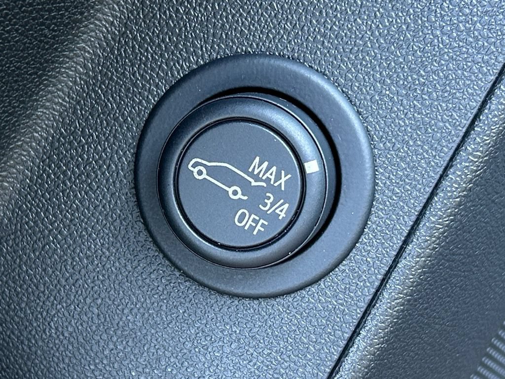 Used 2023 Chevrolet Equinox LT FWD image 26