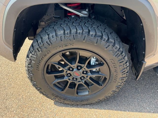 Used 2025 Toyota Tundra Limited AWD/4WD image 8