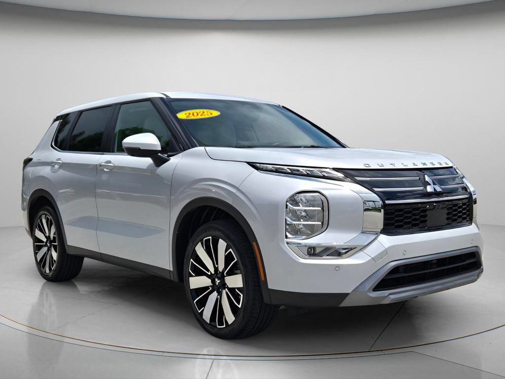 Used 2025 Mitsubishi Outlander SE FWD image 9