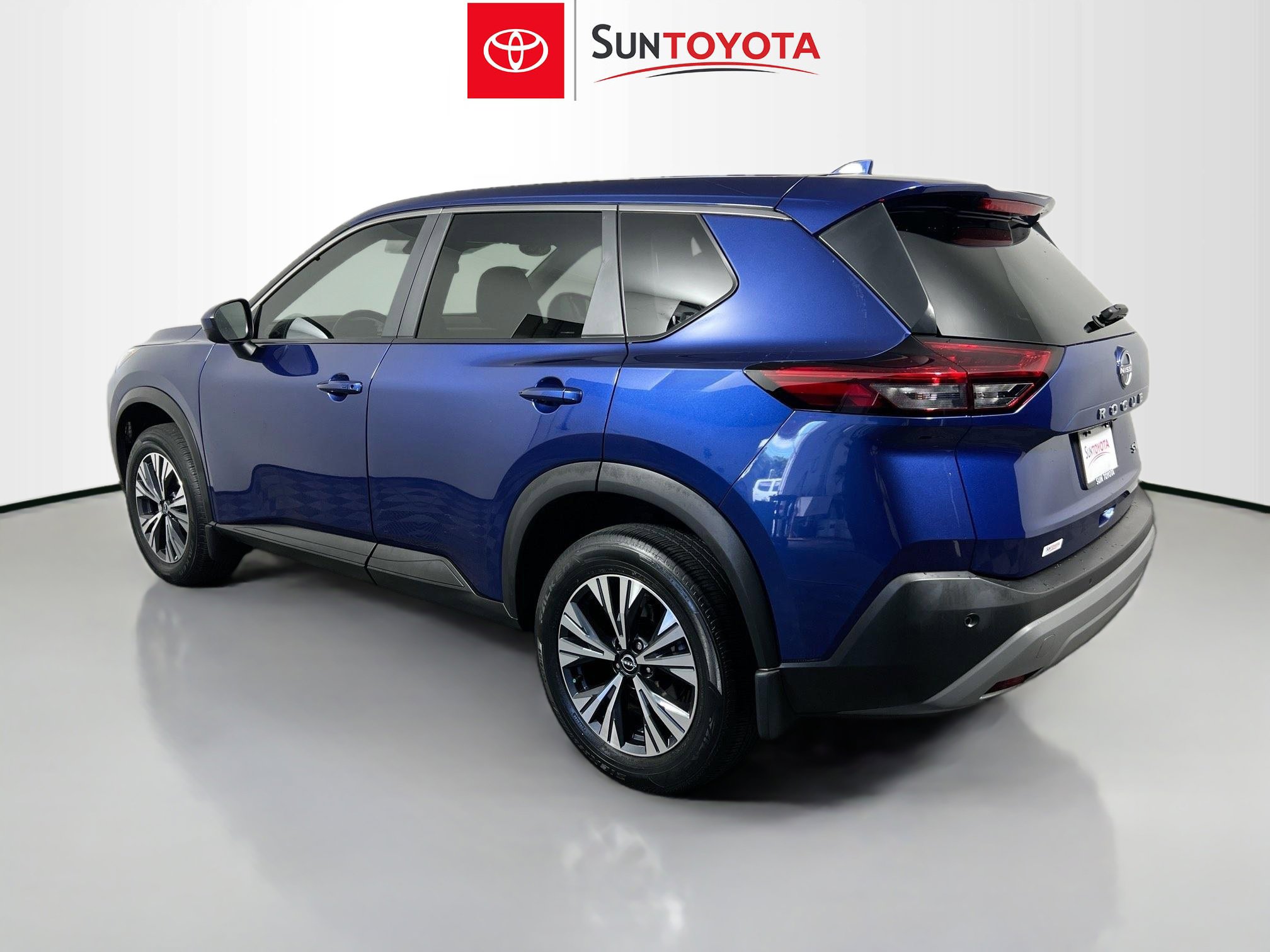 Used 2023 Nissan Rogue SV FWD image 6