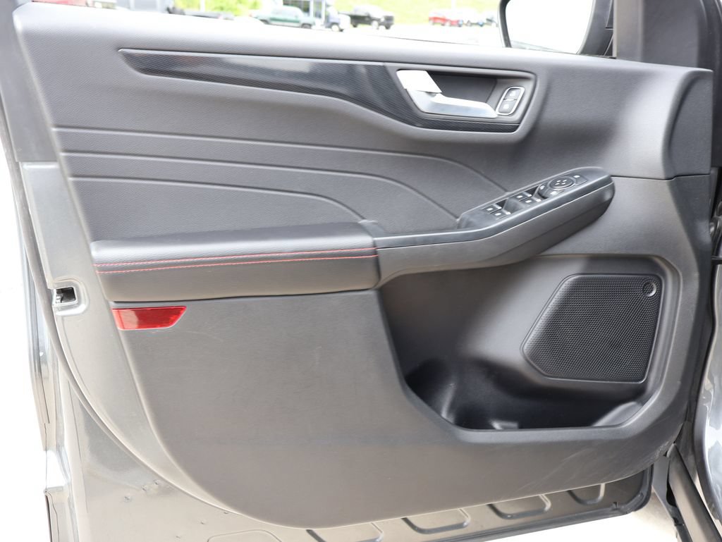 Certified 2025 Ford Escape ST-Line AWD/4WD image 21