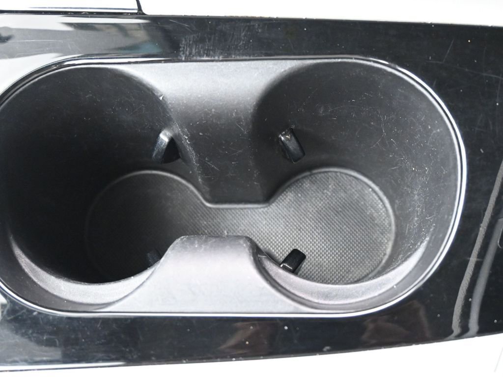 Used 2025 Hyundai Elantra Limited FWD image 33