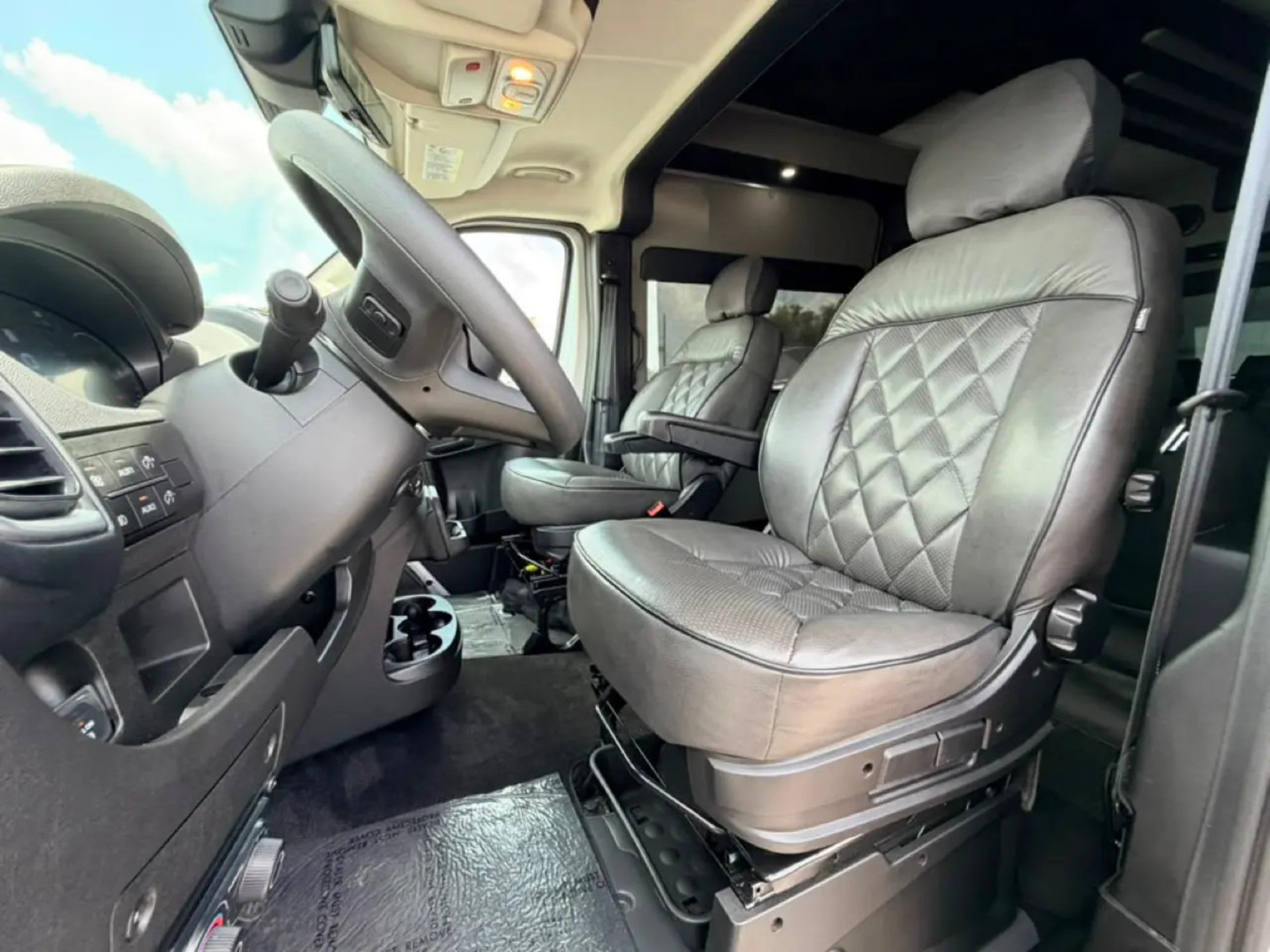 Used 2023 RAM ProMaster 2500 w/ Premium Convenience Group (B) FWD image 9