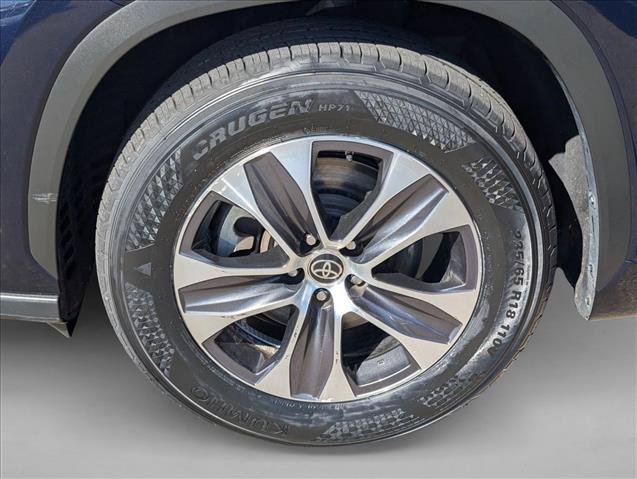 Used 2021 Toyota Highlander XLE FWD image 22