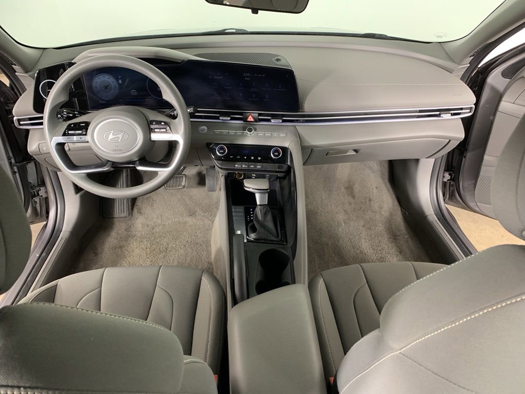 Used 2024 Hyundai Elantra SEL image 32