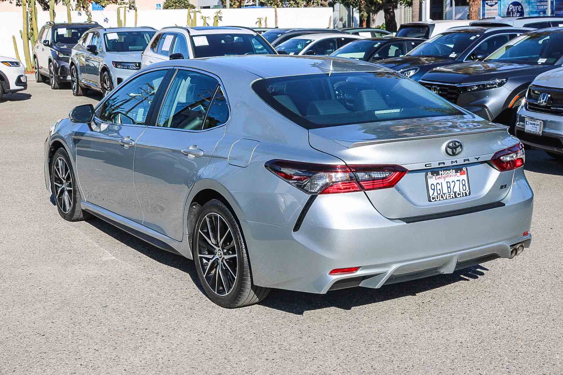Used 2023 Toyota Camry SE image 7