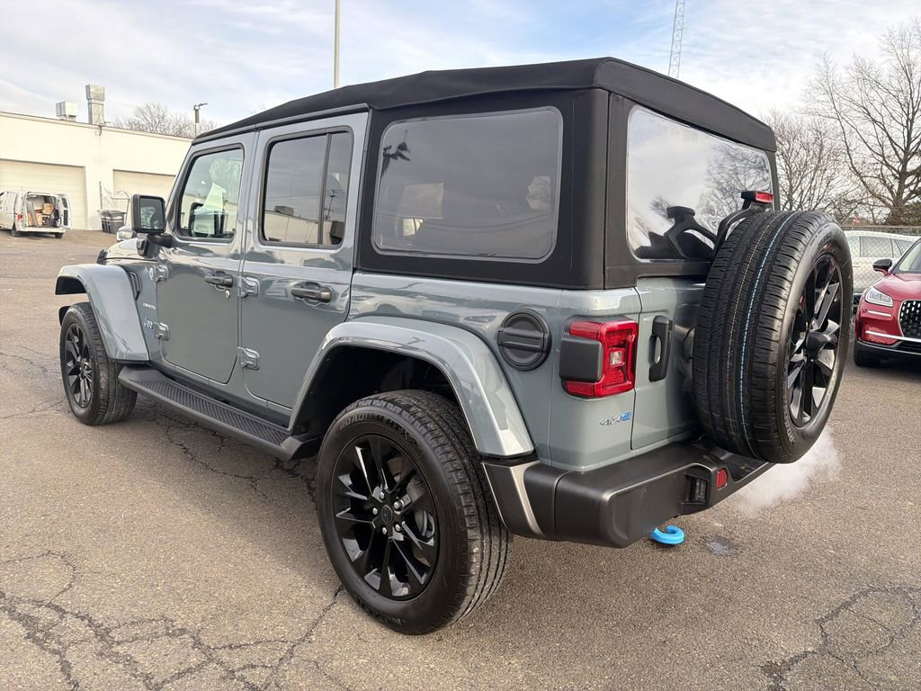 Used 2024 Jeep Wrangler Unlimited Sahara w/ Technology Group AWD/4WD image 3