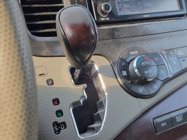 Used 2014 Toyota Sienna XLE FWD image 11
