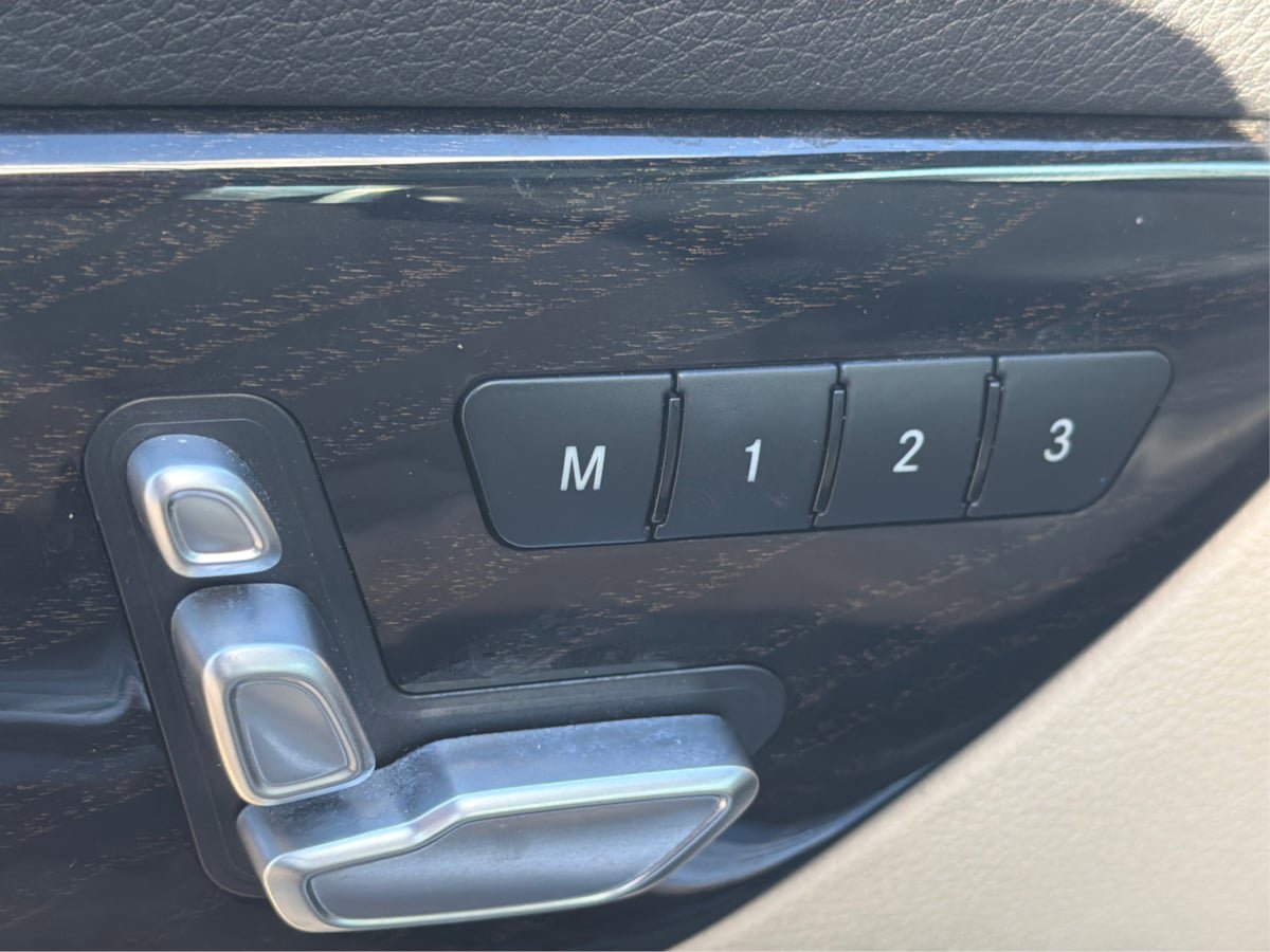 Used 2020 Mercedes-Benz SLC 300 w/ Premium Package image 11