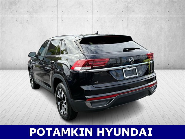 Used 2022 Volkswagen Atlas Cross Sport SE image 3