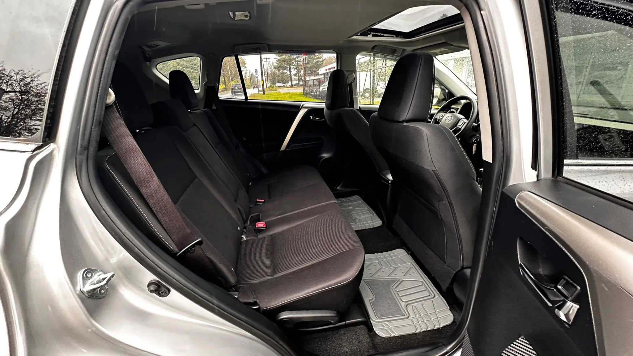 Used 2015 Toyota RAV4 XLE image 24