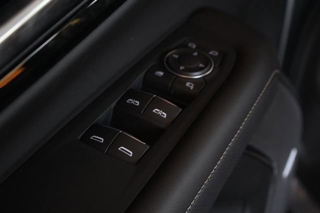 Used 2025 Chevrolet Suburban Premier image 18