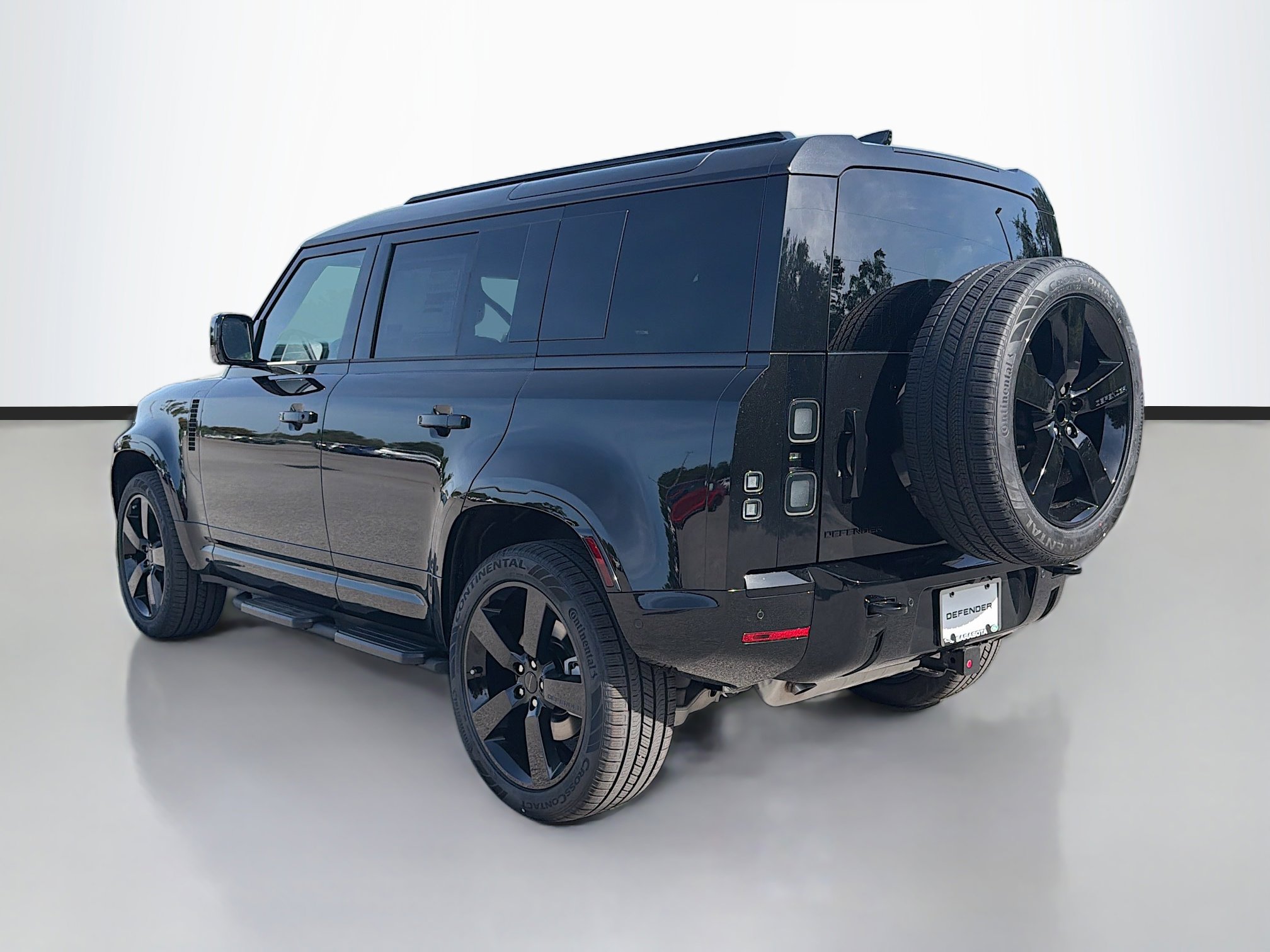 New 2026 Land Rover Defender 110 X-Dynamic SE AWD/4WD image 3
