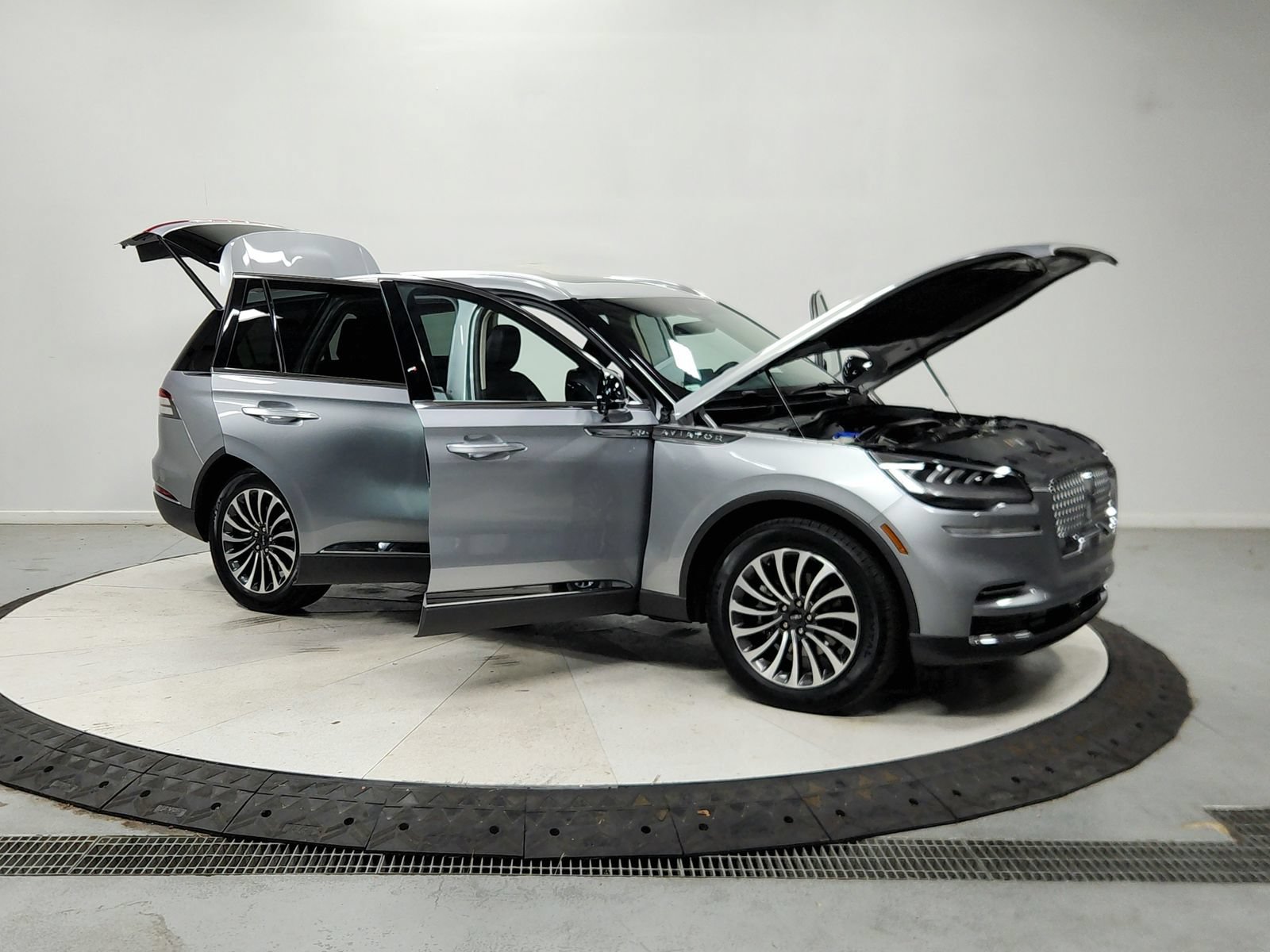 Used 2023 Lincoln Aviator AWD w/ Premium Package image 10