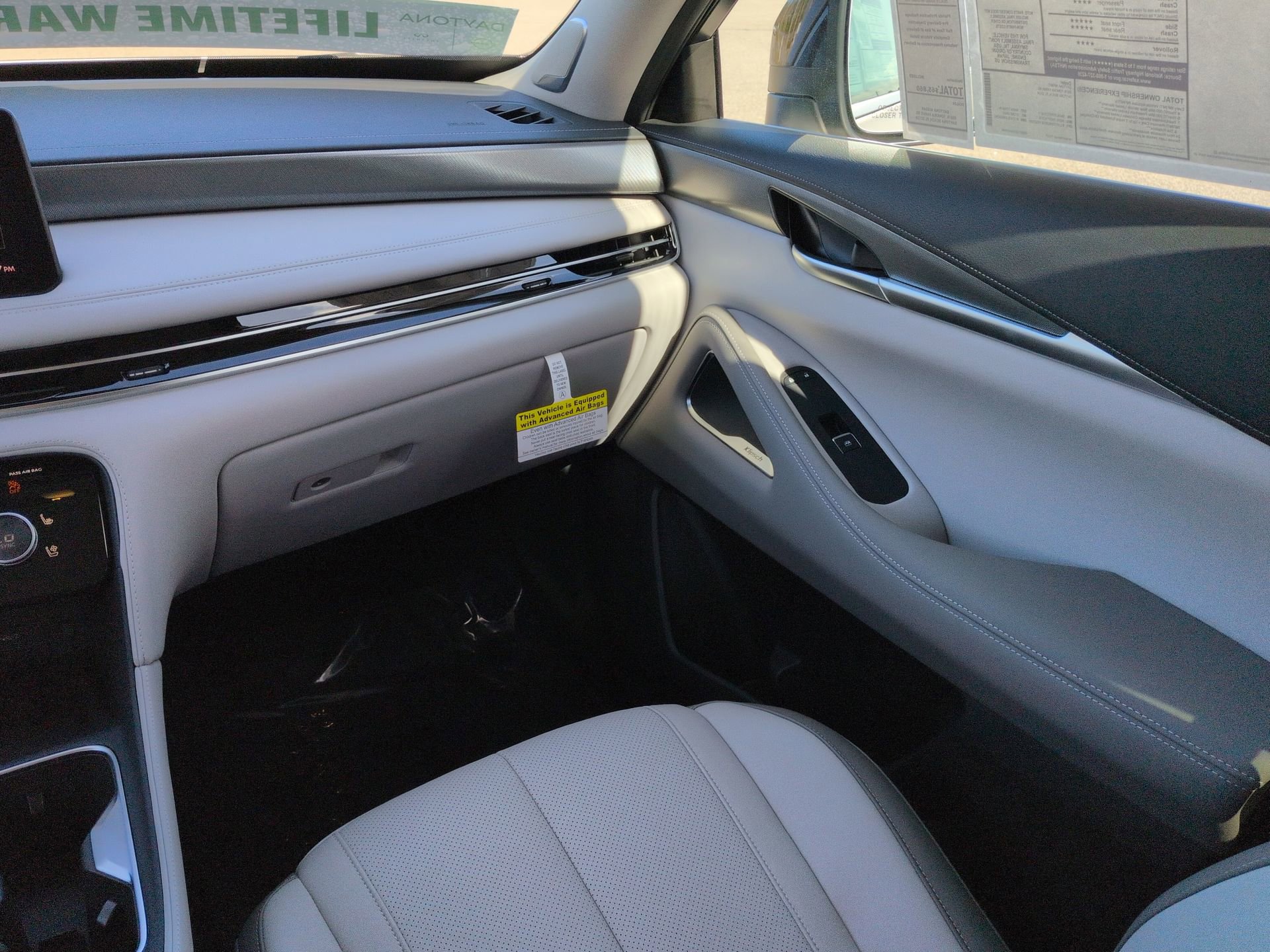 New 2026 INFINITI QX60 Luxe w/ Cargo Package FWD image 19