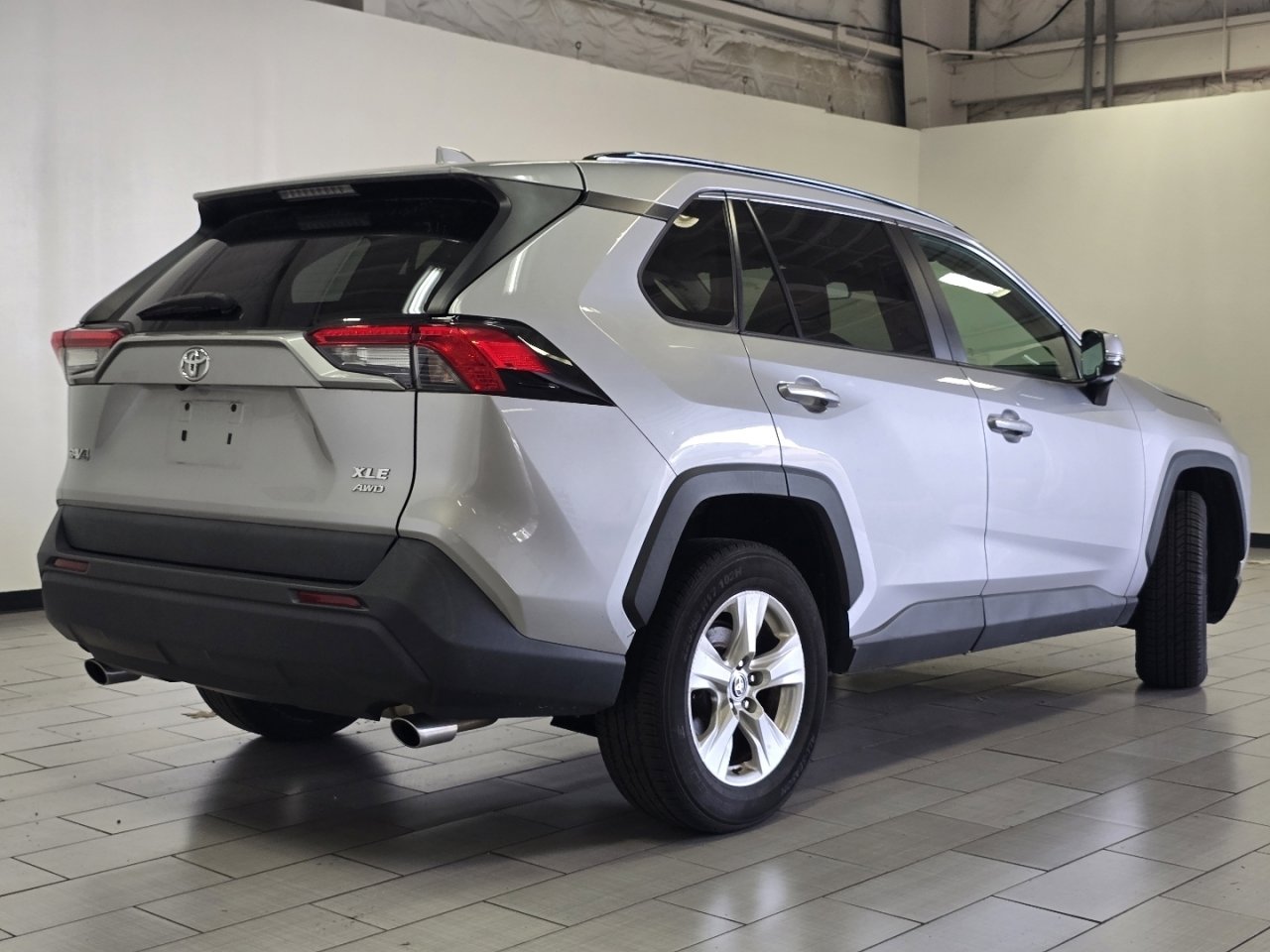 Certified 2021 Toyota RAV4 XLE w/ Carpet Mat Package (TMS) AWD/4WD image 14