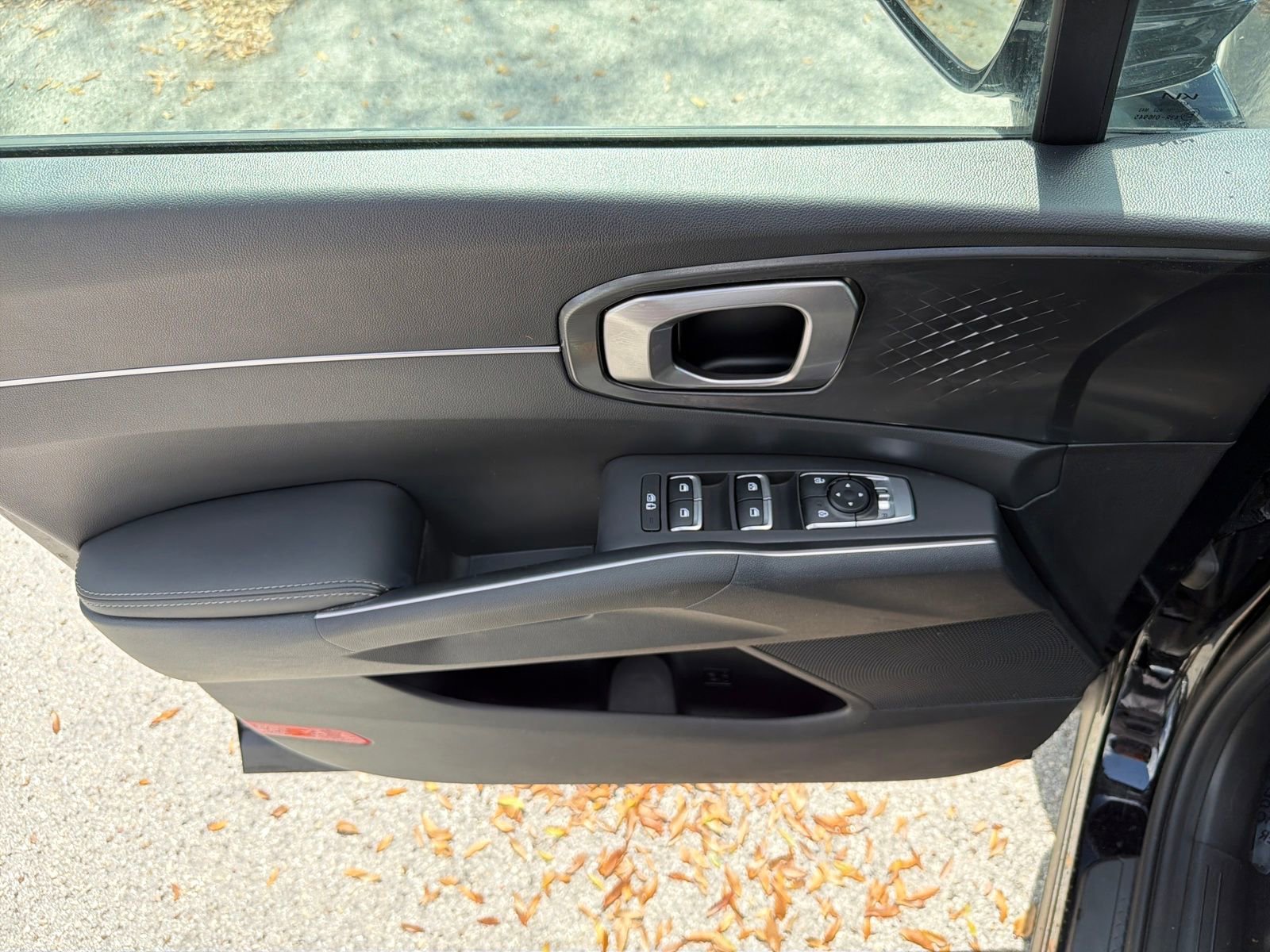 Used 2023 Kia Sorento LX image 19