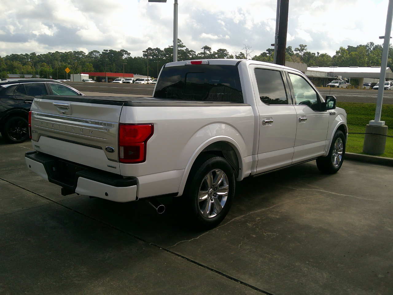 Used 2018 Ford F150 Platinum w/ Equipment Group 701A Luxury image 4
