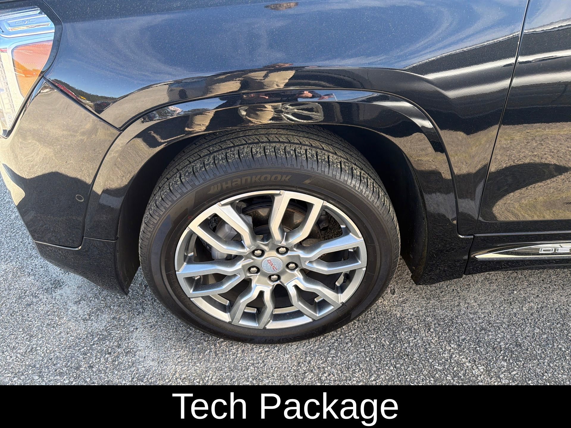 Used 2024 GMC Terrain Denali w/ Denali Premium Package image 3