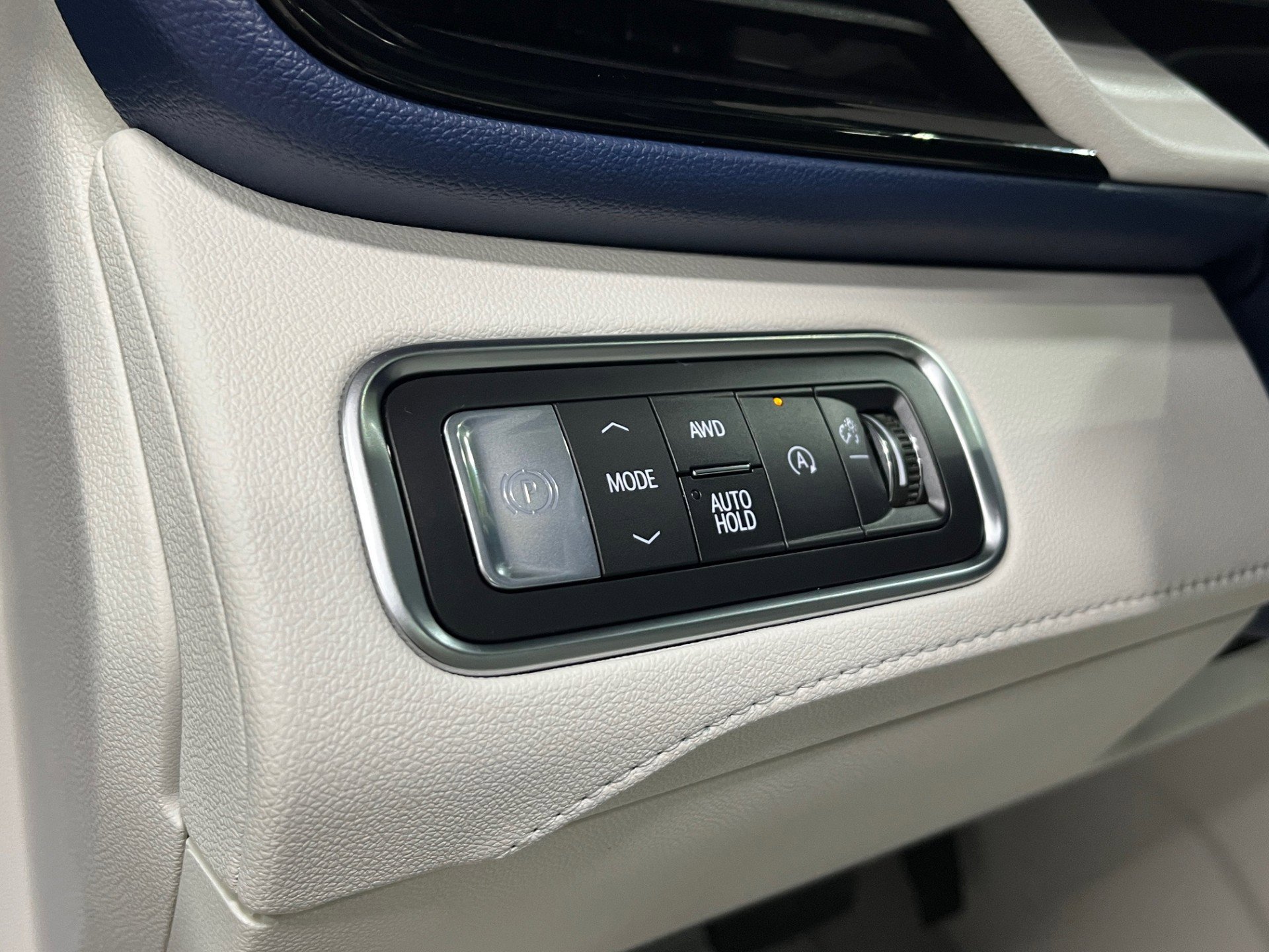 Certified 2025 Buick Enclave Avenir w/ Trailering Package, 5000 lbs. image 15