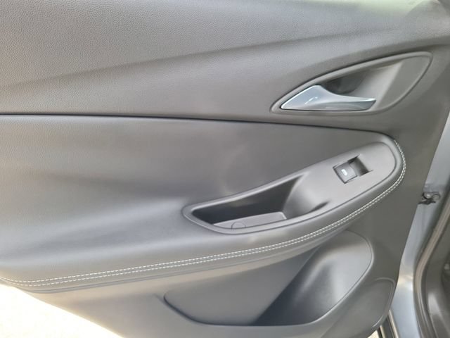 Used 2022 Buick Encore GX Essence w/ Experience Buick Package FWD image 10