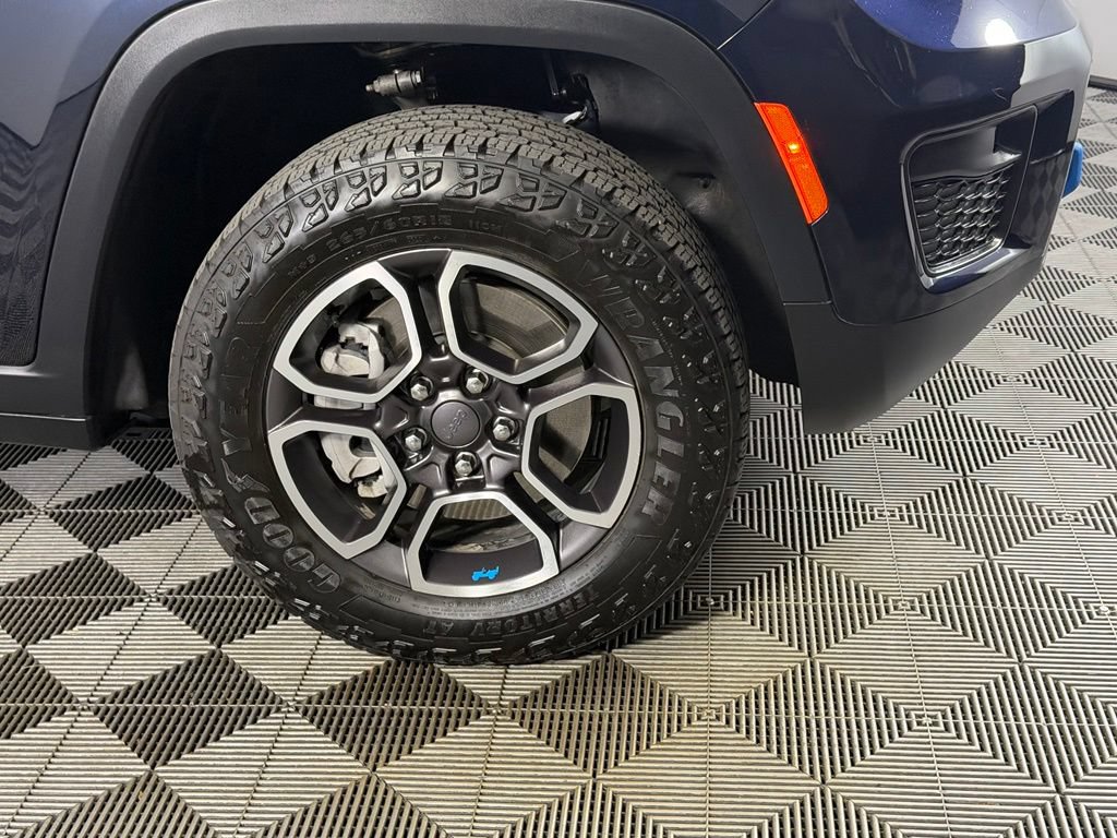 Used 2023 Jeep Grand Cherokee Trailhawk AWD/4WD image 11