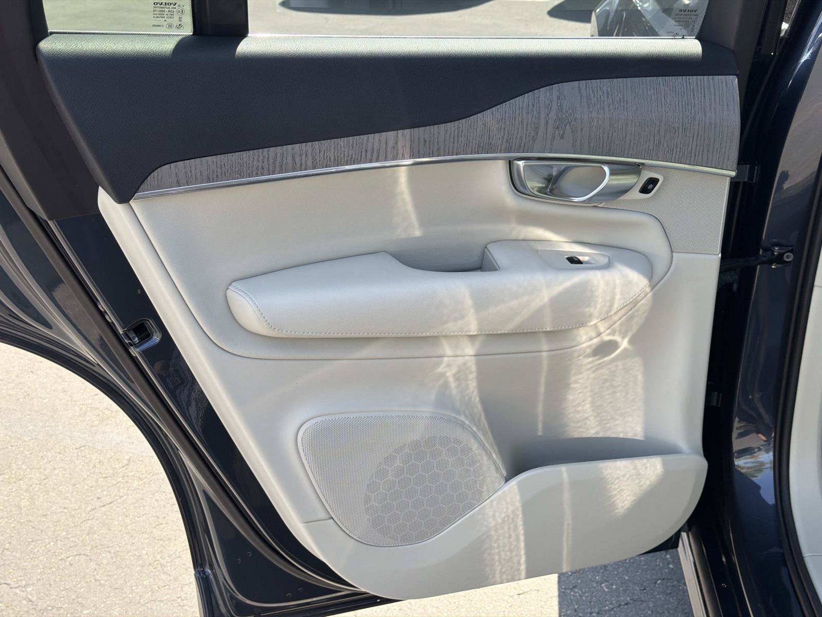 Certified 2025 Volvo XC90 T8 Plus w/ Protection Package Premier AWD/4WD image 20