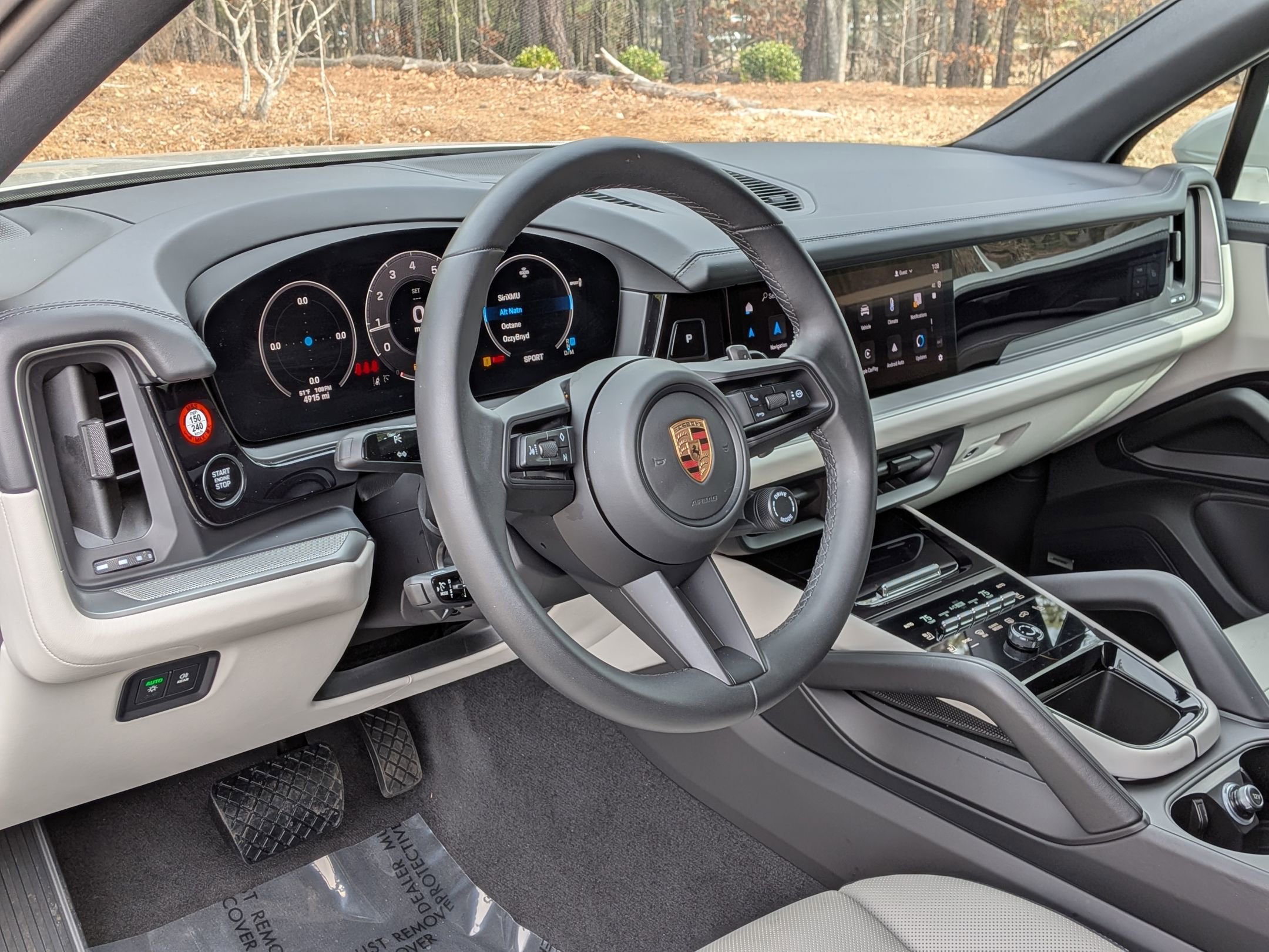 Used 2025 Porsche Cayenne AWD/4WD image 4