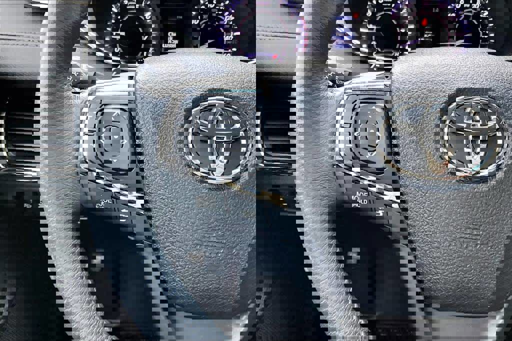 Used 2017 Toyota Avalon XLE Premium image 14