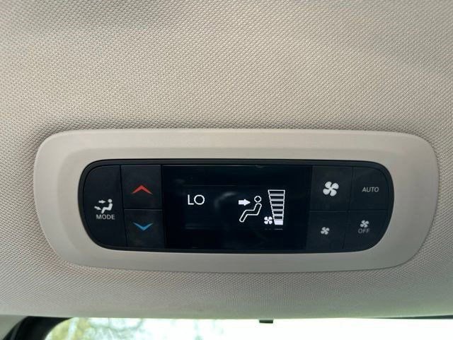 Used 2021 Chrysler Pacifica Touring-L FWD image 33