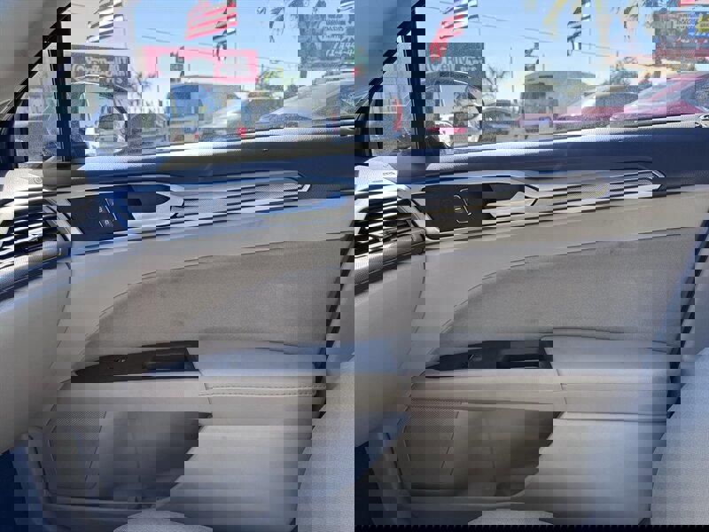 Used 2019 Ford Fusion SE image 13