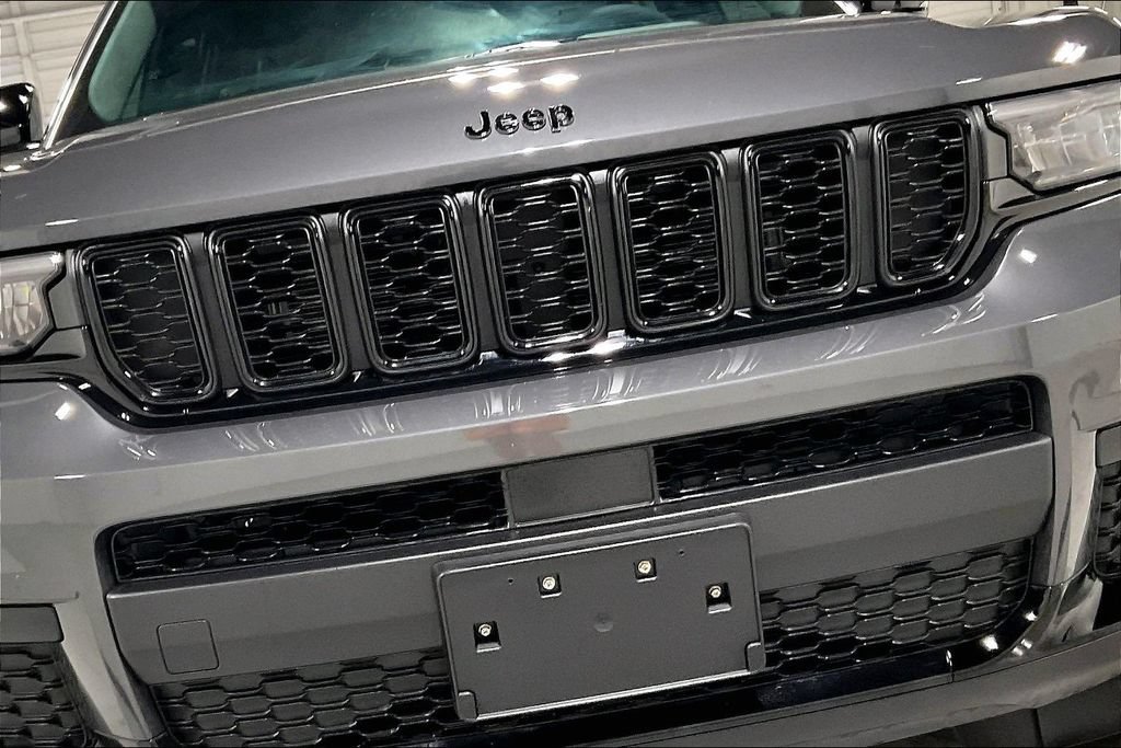 Used 2025 Jeep Grand Cherokee L Altitude AWD/4WD image 37
