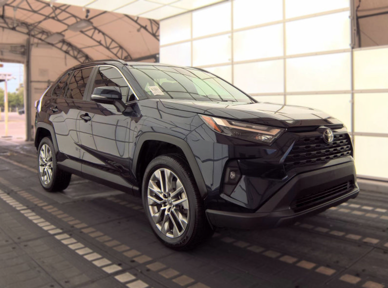 Used 2022 Toyota RAV4 XLE Premium FWD image 5