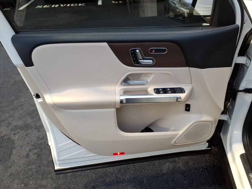 Used 2020 Mercedes-Benz GLB 250 4MATIC image 10