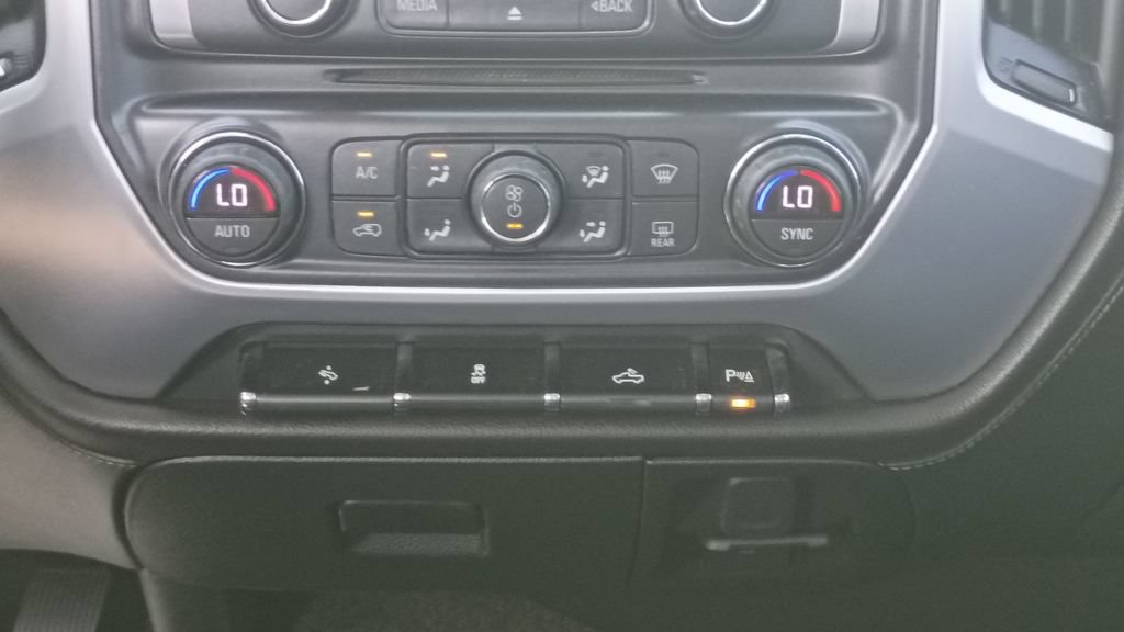 Used 2018 GMC Sierra 1500 SLE w/ SLE Value Package AWD/4WD image 32