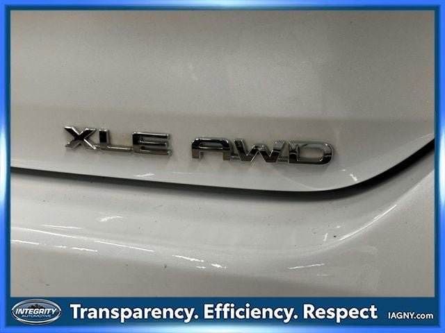 Used 2022 Toyota Highlander XLE AWD/4WD image 10
