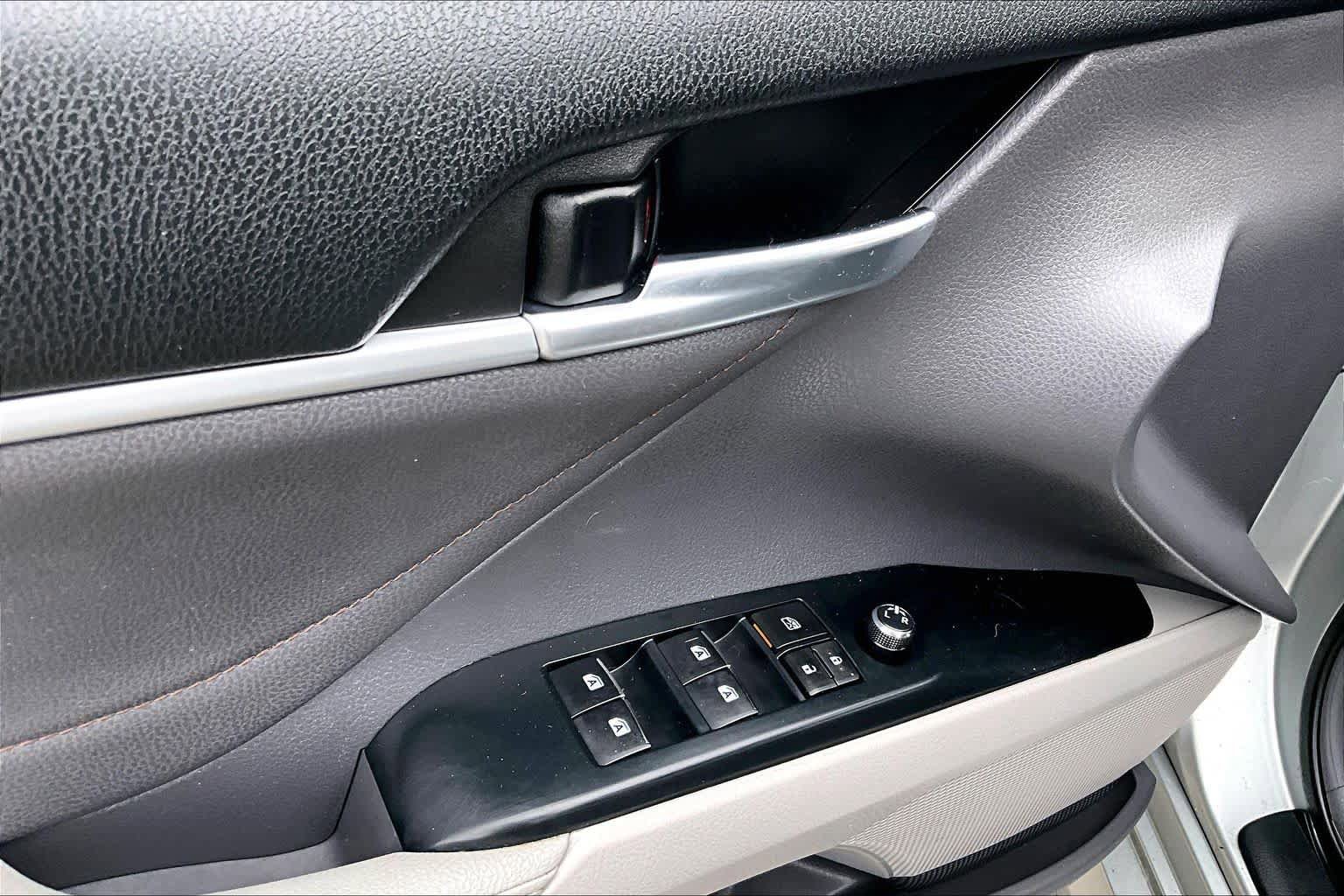 Used 2018 Toyota Camry XLE image 31
