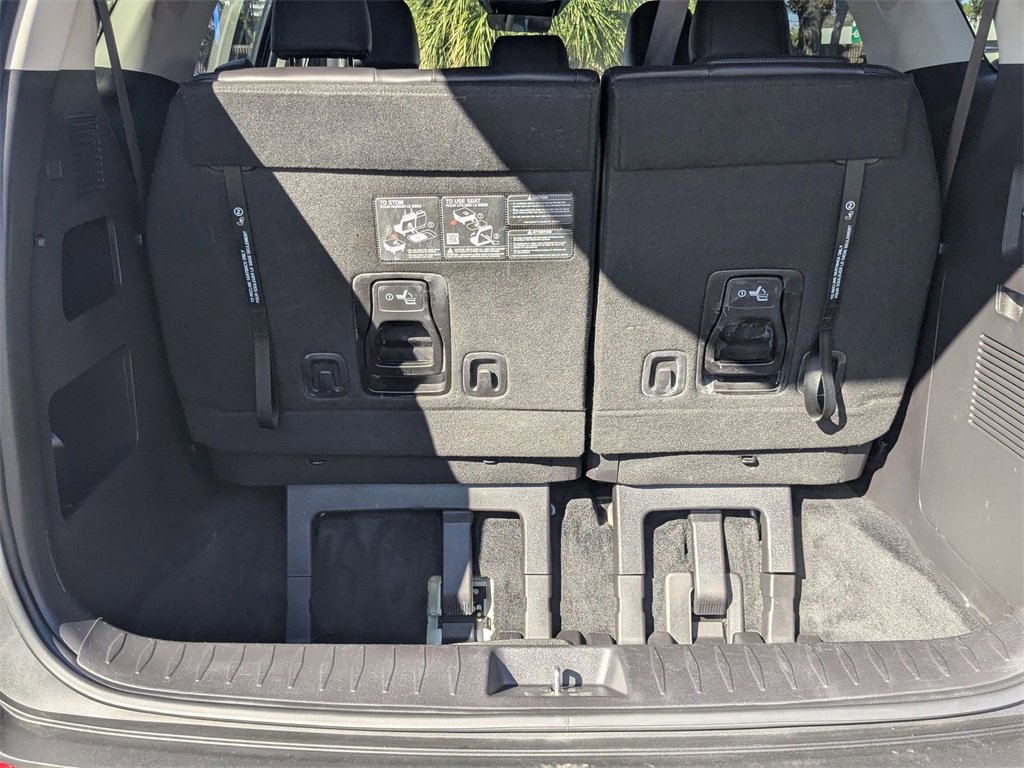 Used 2025 Kia Carnival image 7