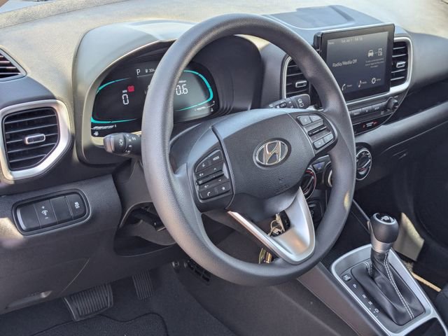 Used 2025 Hyundai Venue SE image 14