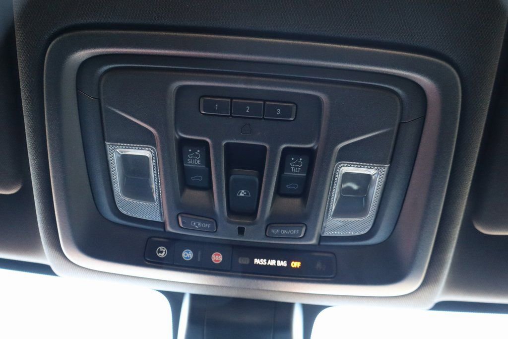 Used 2021 Chevrolet Silverado 1500 High Country w/ Technology Package image 17