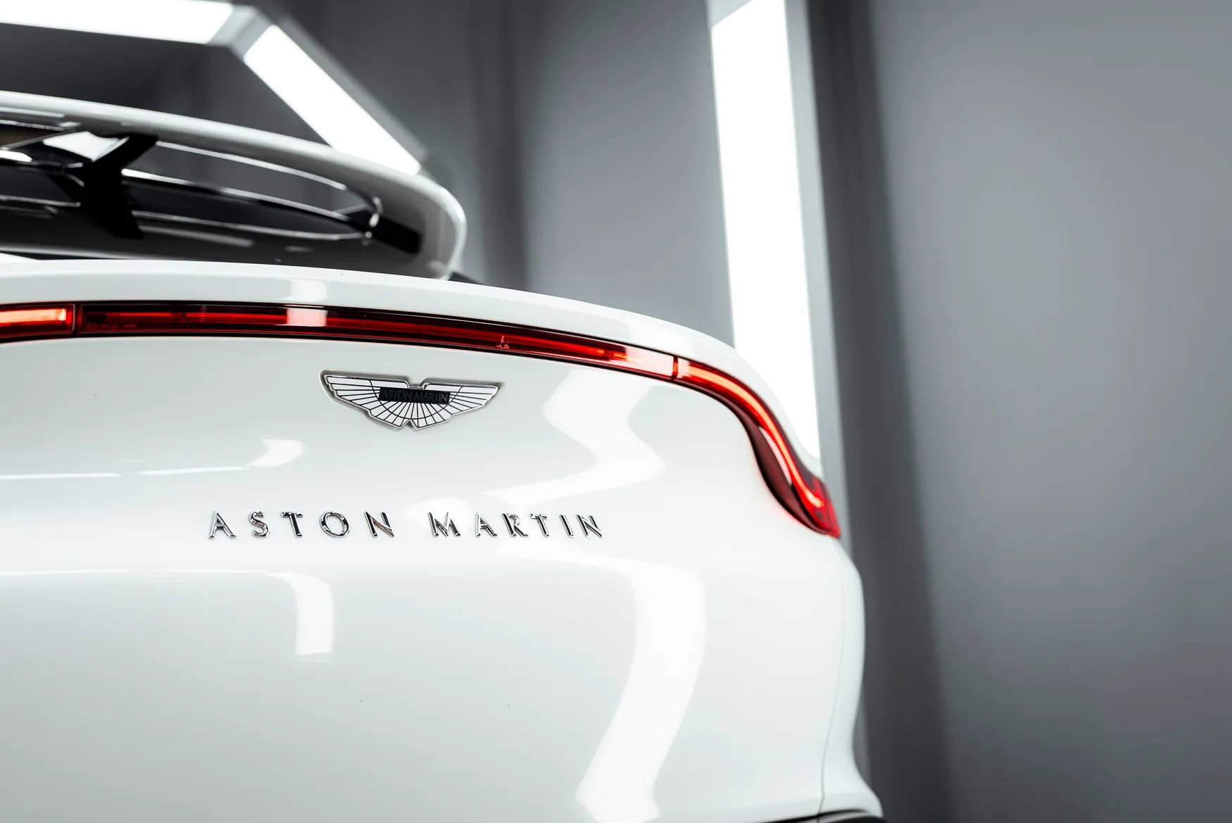 Used 2021 Aston Martin DBX AWD/4WD image 31