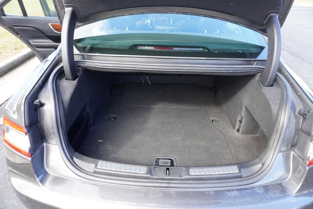 Used 2017 Lincoln Continental Select FWD image 18