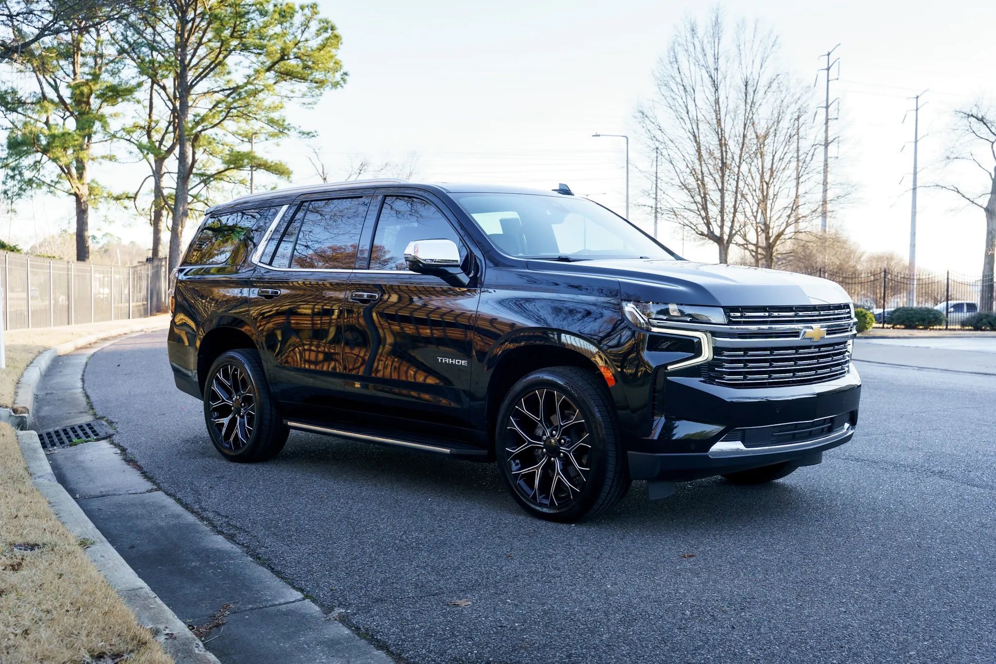 Used 2021 Chevrolet Tahoe Premier w/ Premium Package image 4