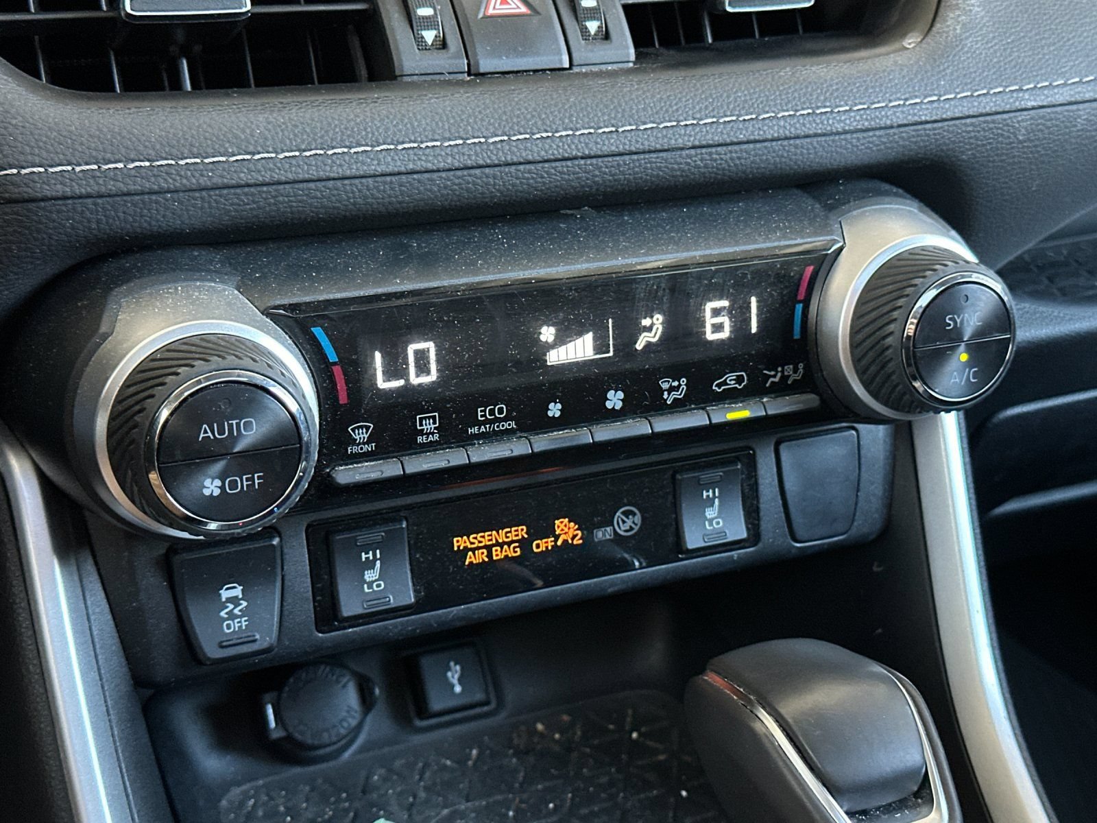 Used 2022 Toyota RAV4 XLE Premium AWD/4WD image 19