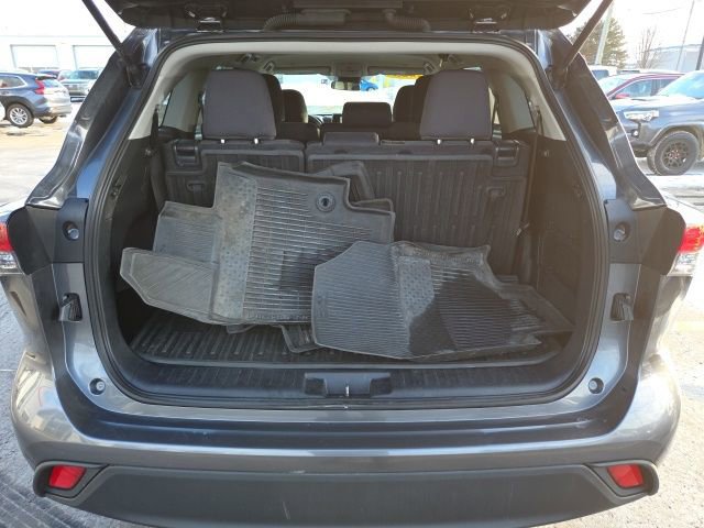 Used 2023 Toyota Highlander L image 24