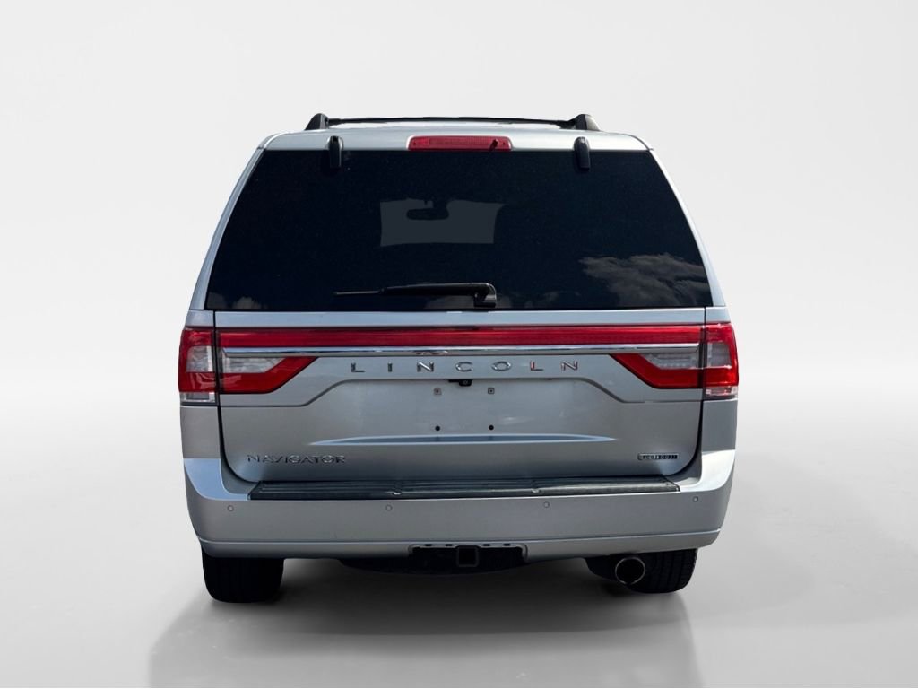 Used 2016 Lincoln Navigator Select AWD/4WD image 5