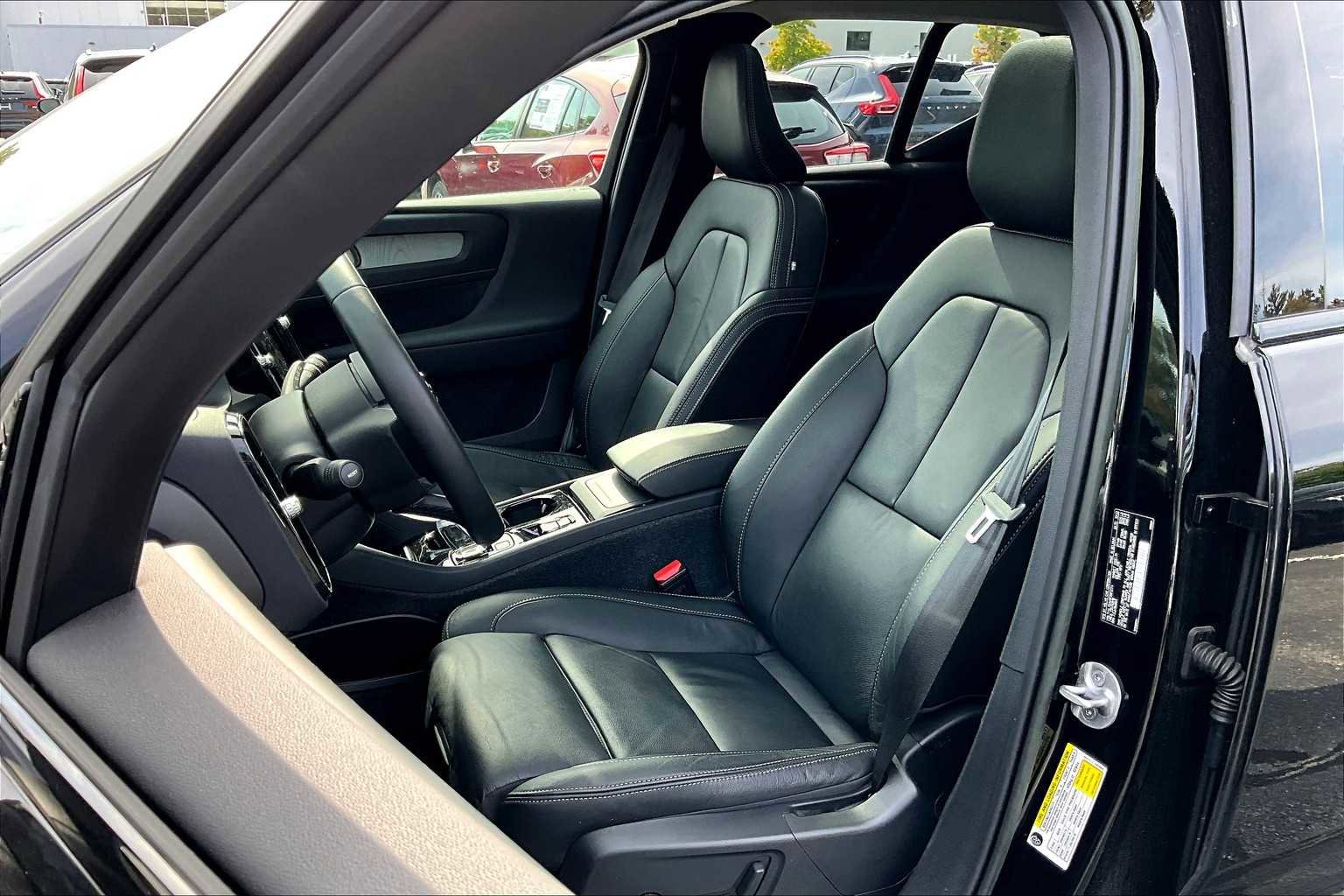 Certified 2023 Volvo XC40 B5 Plus w/ Driver Assist Package image 8